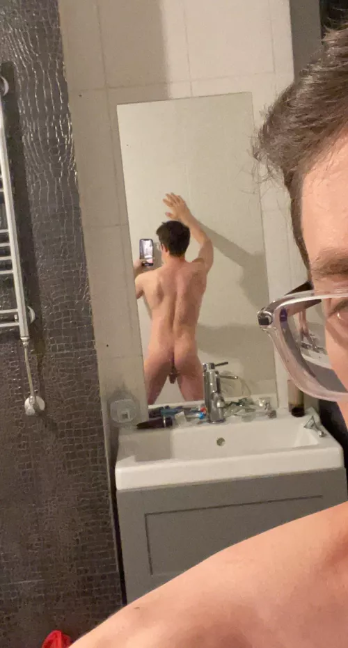 Checking my swimmer butt by k_tls