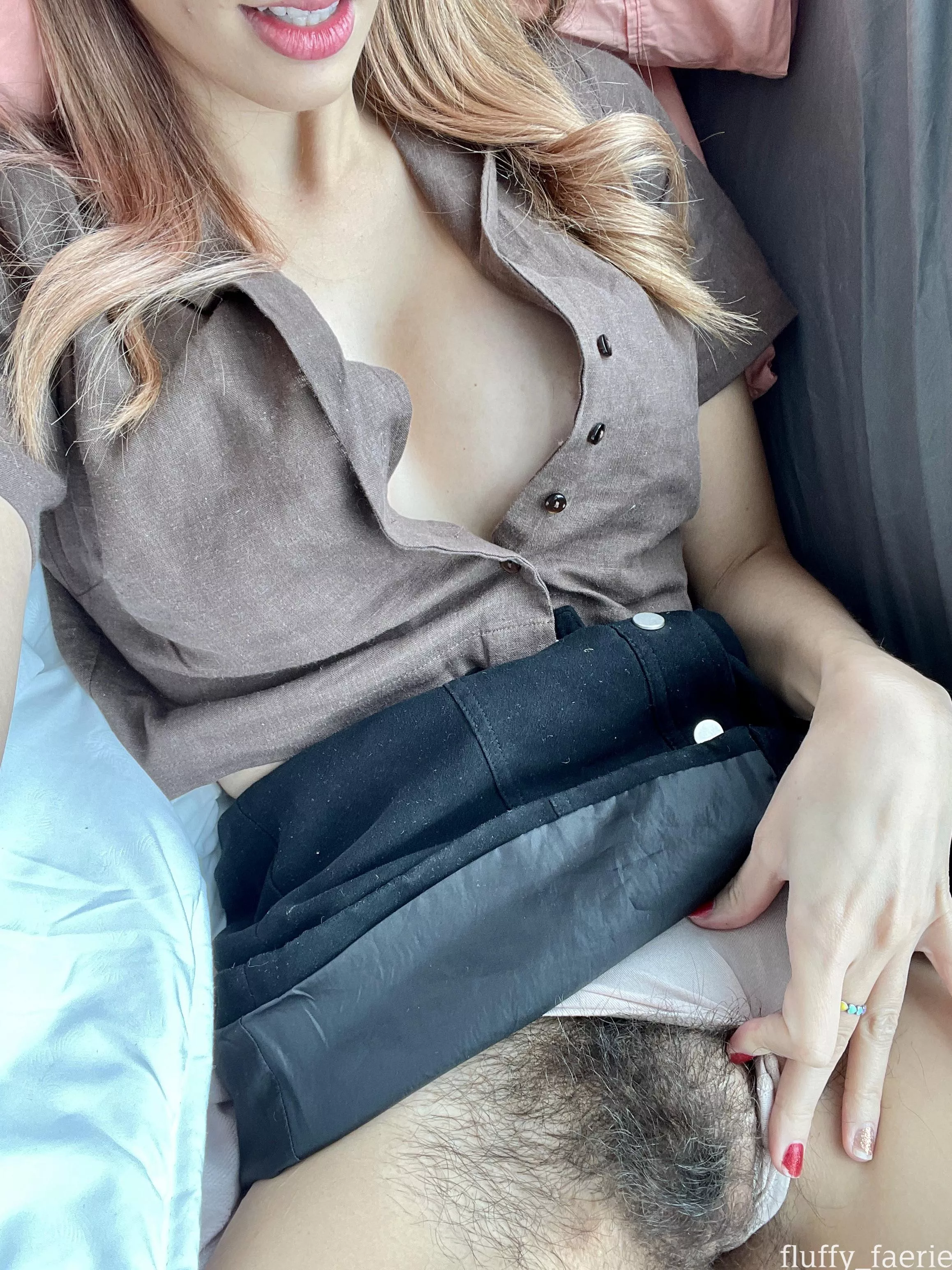 Cheeky little bush flash for you 🌿 posted by fluffy_faerie