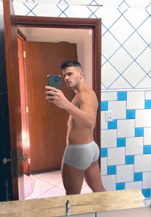 Chest day at the gym but the pump was on my butt. by italofassin