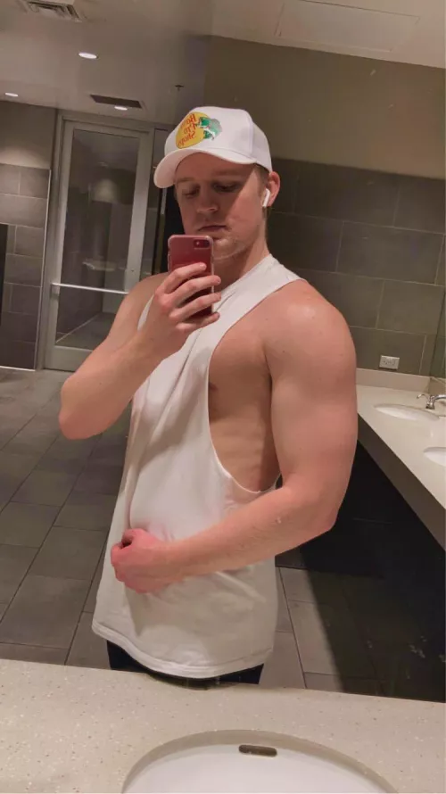 Chest day :) by jedibenn