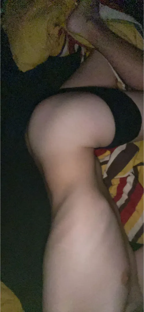 Chilling in the bed in the morning is the best ;) Alextuke on snap and Wickr posted by Alextuke