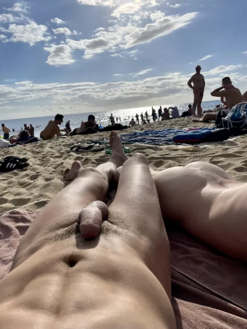 Chilling on the beach with this cutie ☀️ by DudeFrom-NL