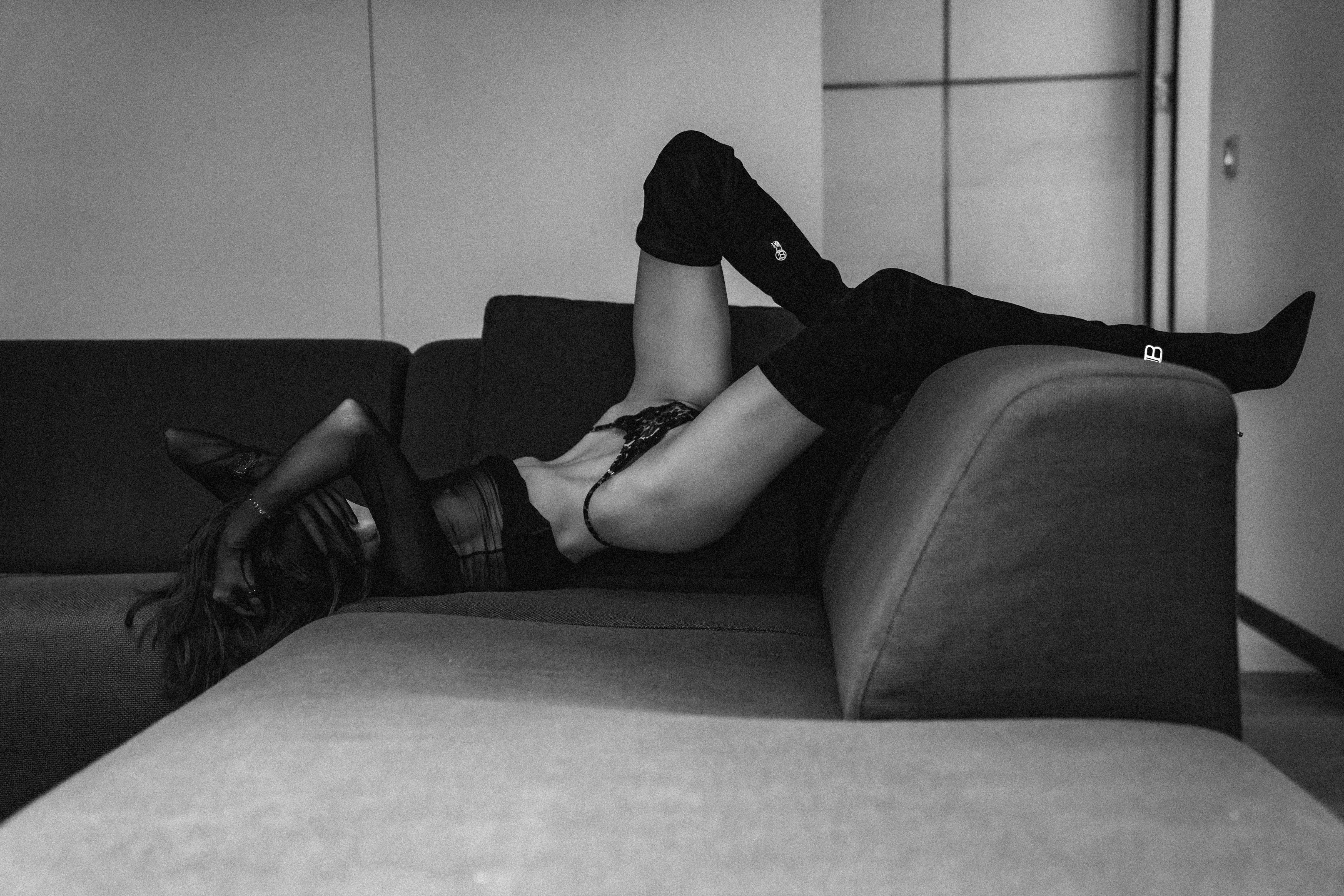 🐆 chilling on the couch posted by miagiababe