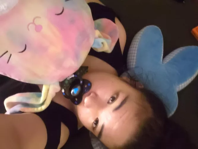 Chilling with my bunnies by sakucha