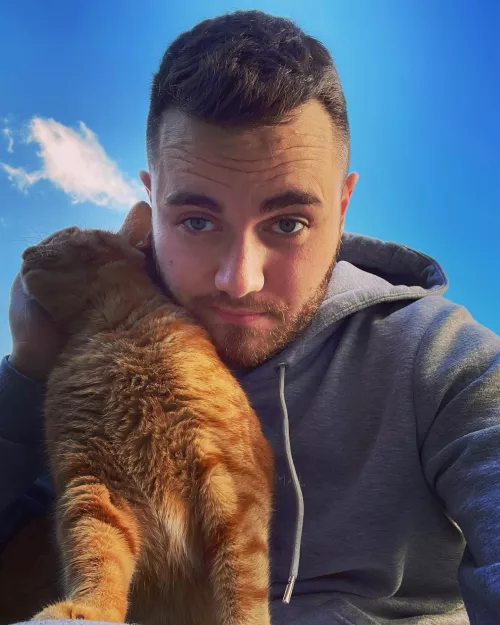 Chilling with my favourite ginger by DeepSos