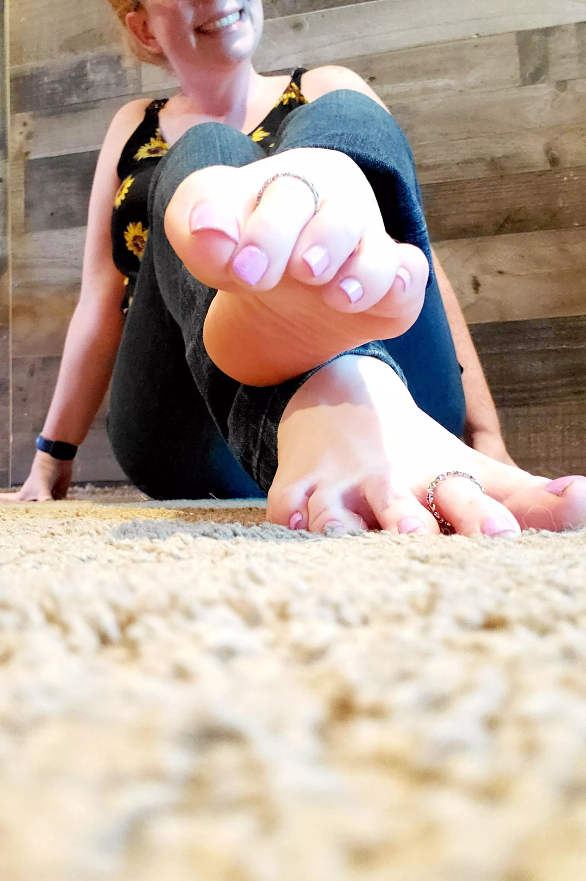 Chilly morning had me bringing out my jeans.. first time posting in them. Come get your breakfast 😉😉👄❤ posted by mombod1234