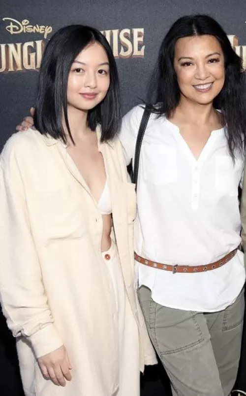 Chinese Daughter and Mother by yunaX2