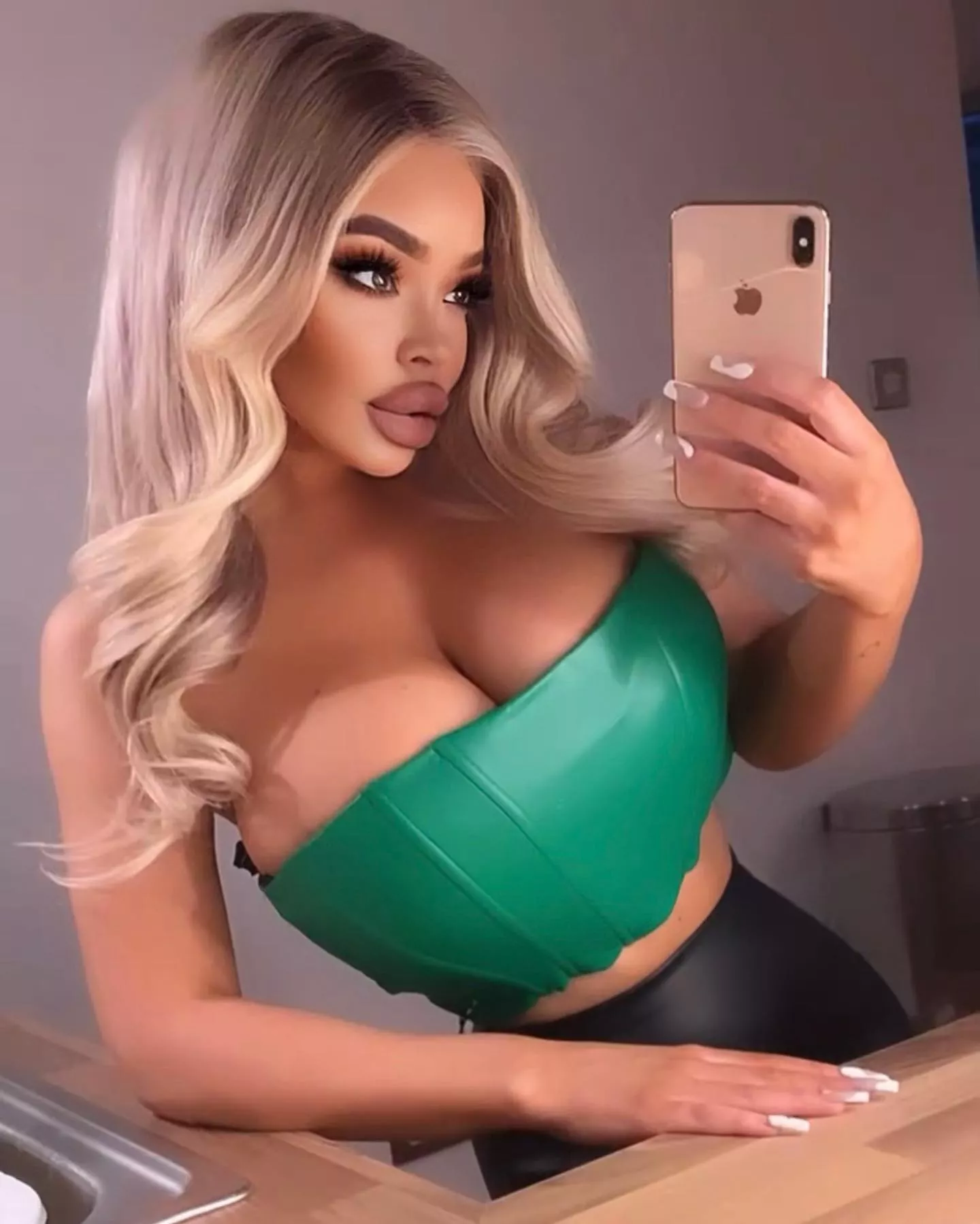 chirellemcleish posted by gooningaccount