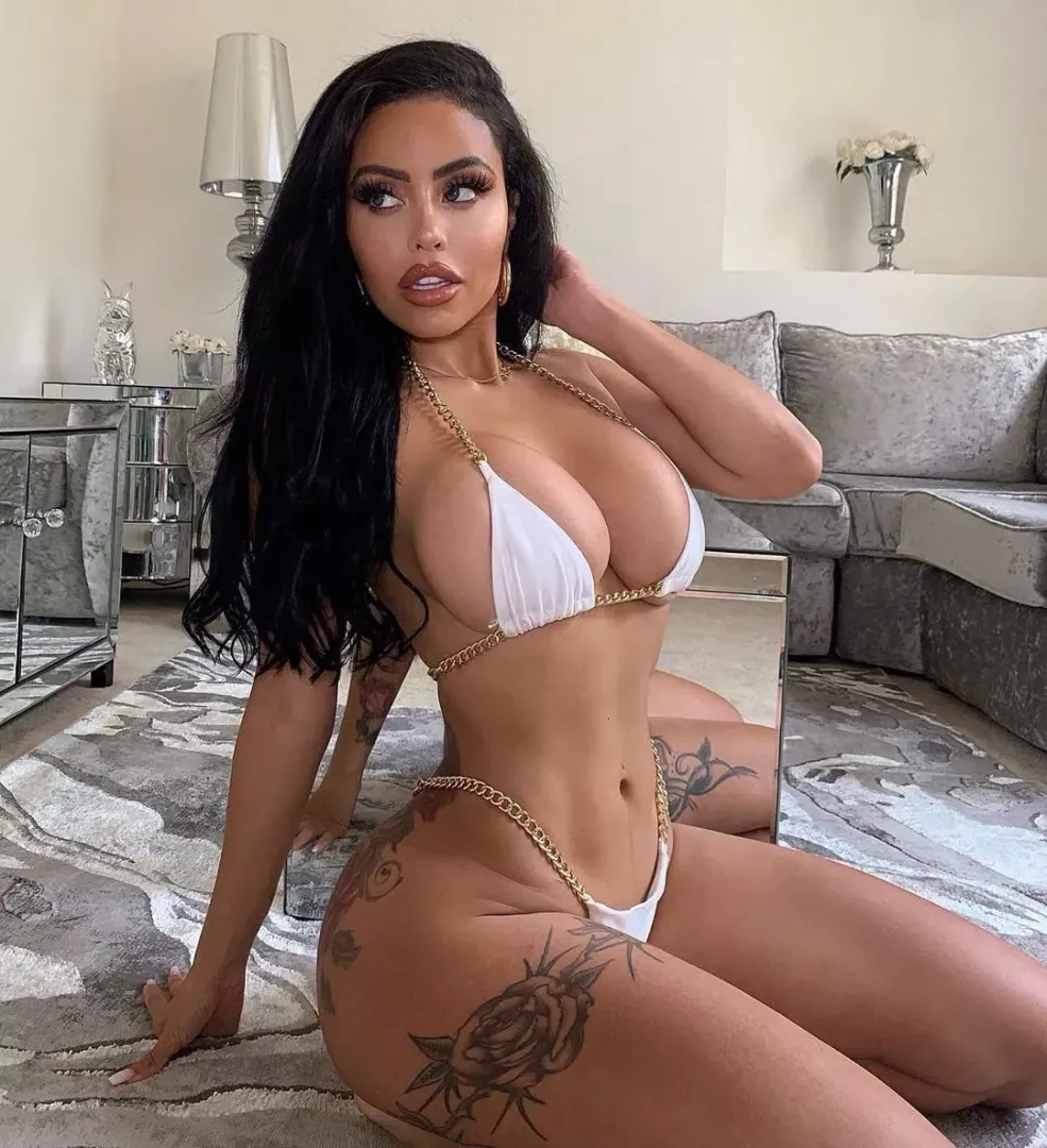 Chloe Saxon (@chloesaxon) [Instagram] posted by Alvin-94