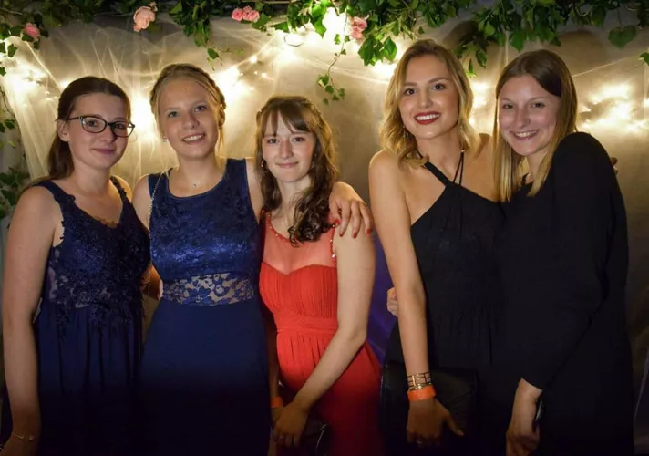 choose ur pokegirl by hfnudesere