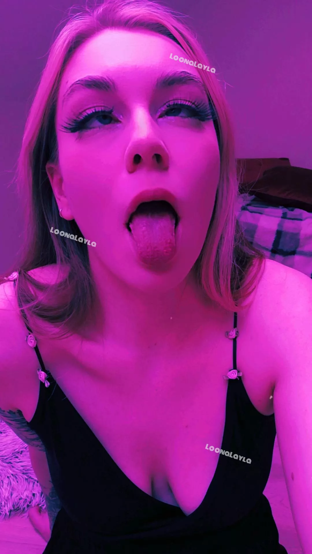 Christmas ahegao for you... Got something for my tongue? 👅💗 posted by LilyLustelle