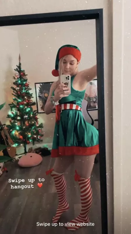 Christmas curves 🤤 by B1GRED10