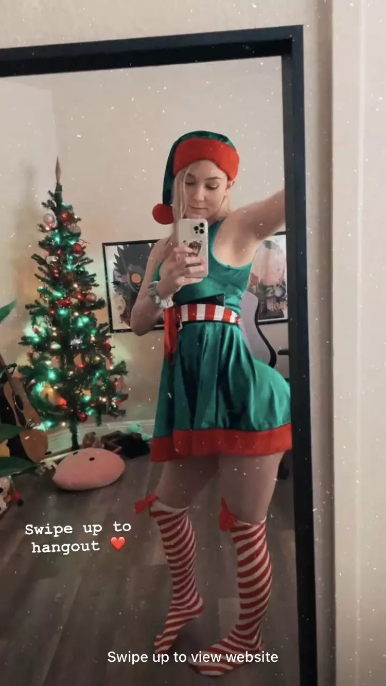 Christmas curves 🤤 posted by B1GRED10