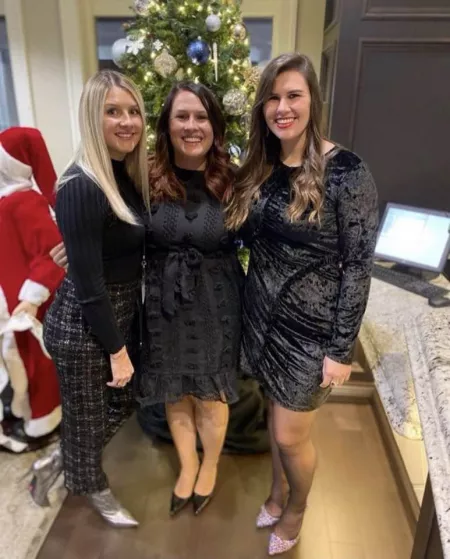 Christmas sisters by throwaway04252020