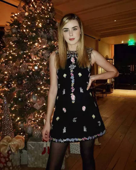 Christmas Tree by SurpriseVixen