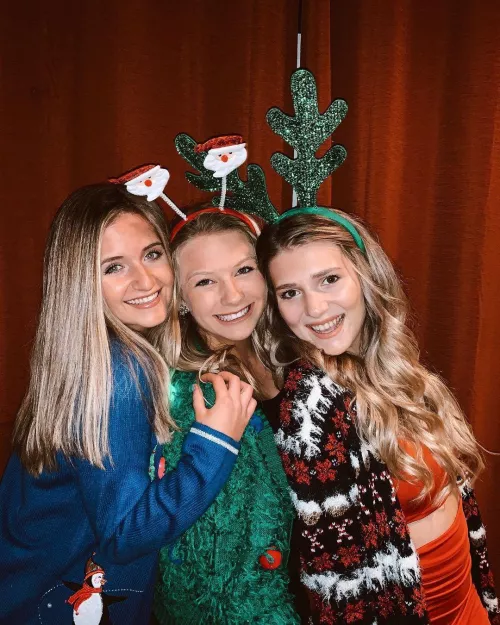 Christmassy sweaters by Chaturbater1