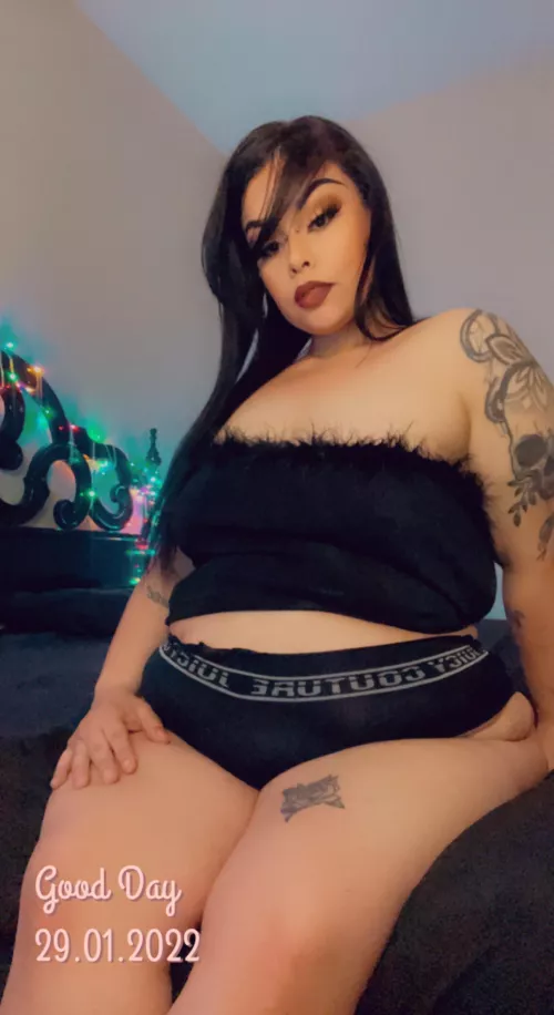 Chubbies always do it better by G0THMISTRESS666