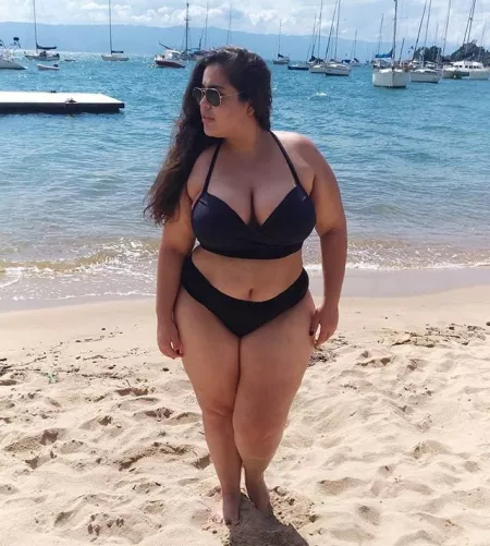 Chubby bikini babe looking gorgeous by Udderluvr2020