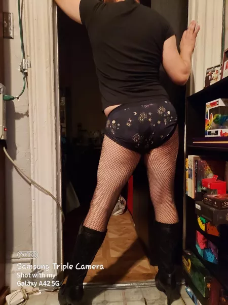 Chun-li thighs by peter_loveless_left