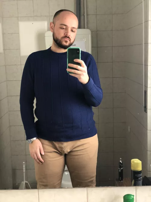 Ciao! Bored at work so why not taking mirror selfies in the bathroom? Lol sending you good vibes from Italy 😘 by _MrVinnie_