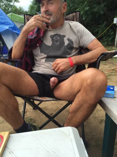 cigarette break by peludoporfavor