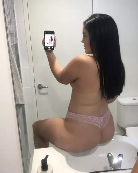 Classic hump day pic 😜 by JessyJay11