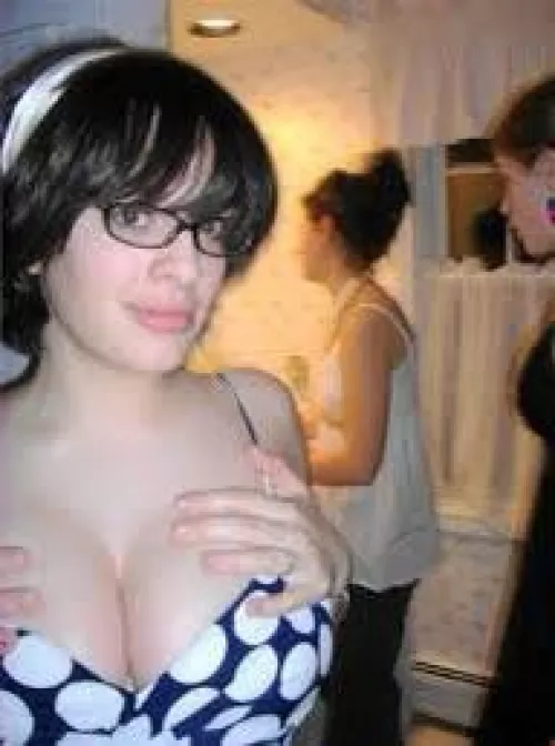 Classic pic been around awhile. Anyone know who this is? Only pic of her I have ever seen. by issacdavid1979