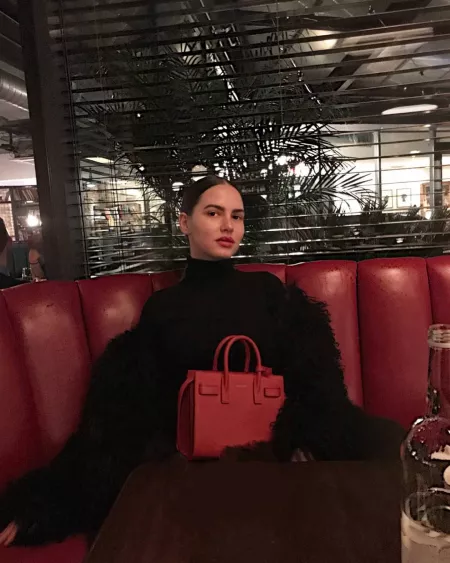 Classy lady by [deleted]