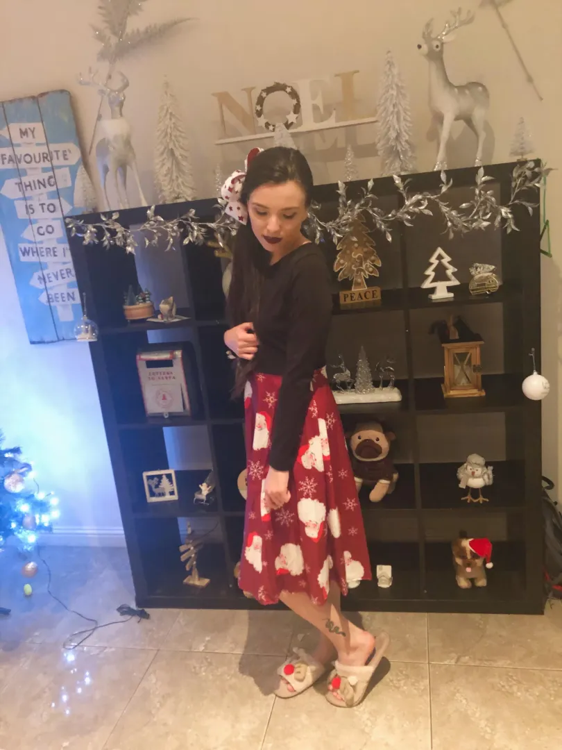 Cleaning out my camera roll and I found this cute shot from last Christmas ❤️ posted by WillowsinAugust