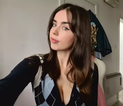 Cleavage by SurpriseVixen