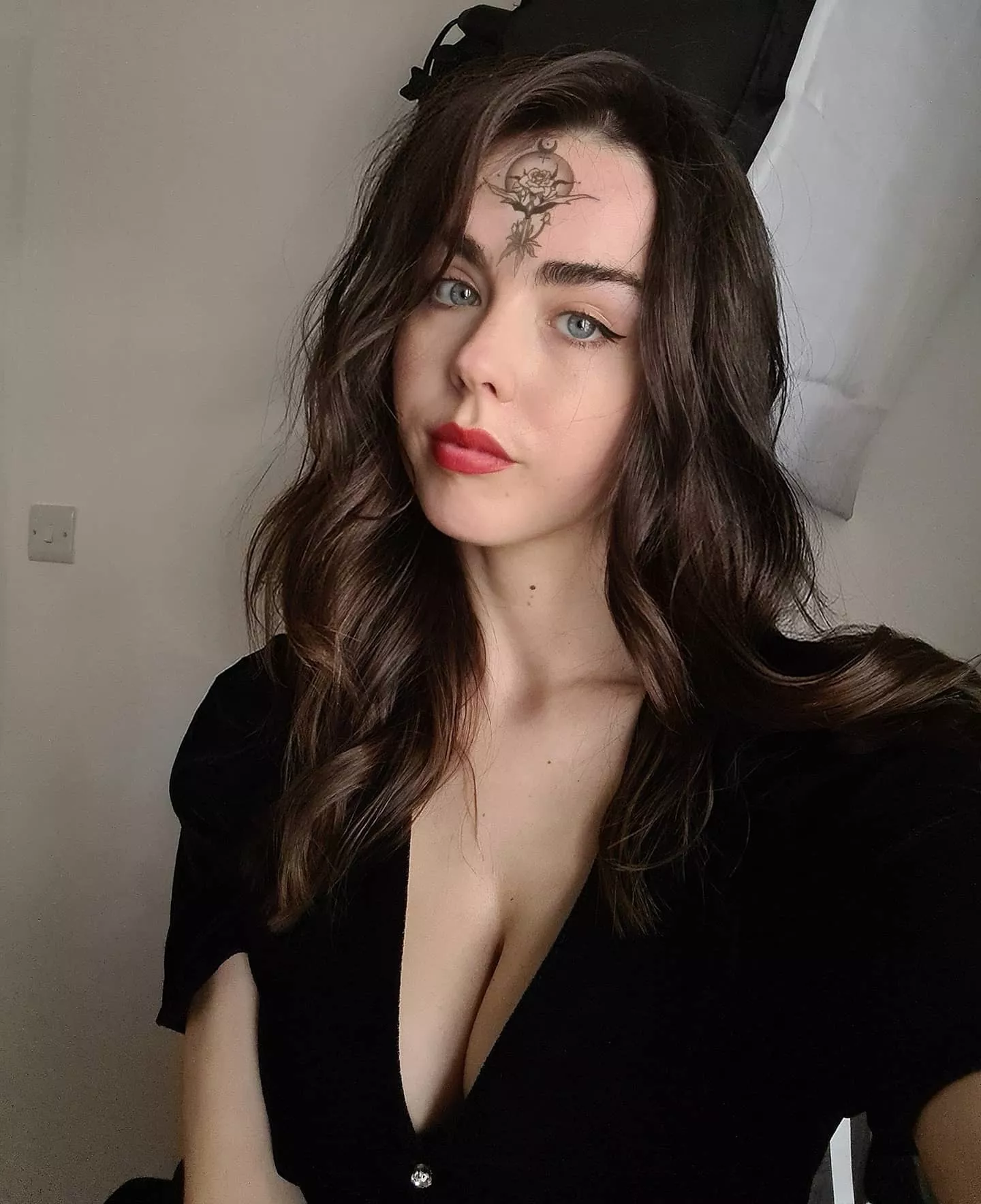 Cleavage for days posted by Fellybeel