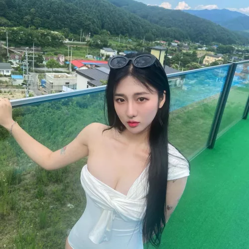 Cleavage peek by Majestic_Painter8660