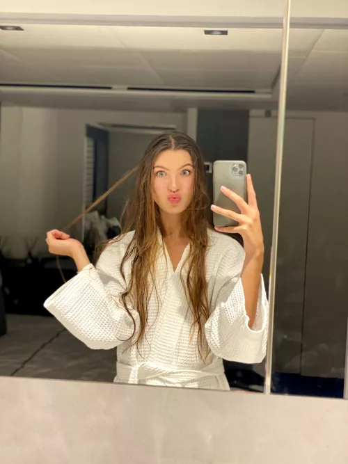 Click the link in the comments if you want to see me without the bikini 💛 by HienZimmer