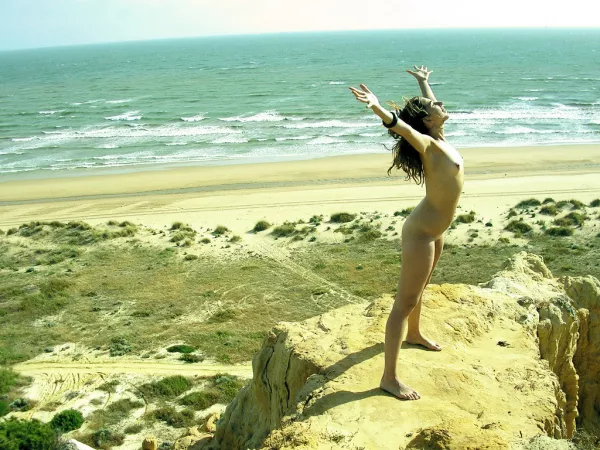 Climb up there, feel the elements flowing on your body (but please, don't fall) by bobettebobqc