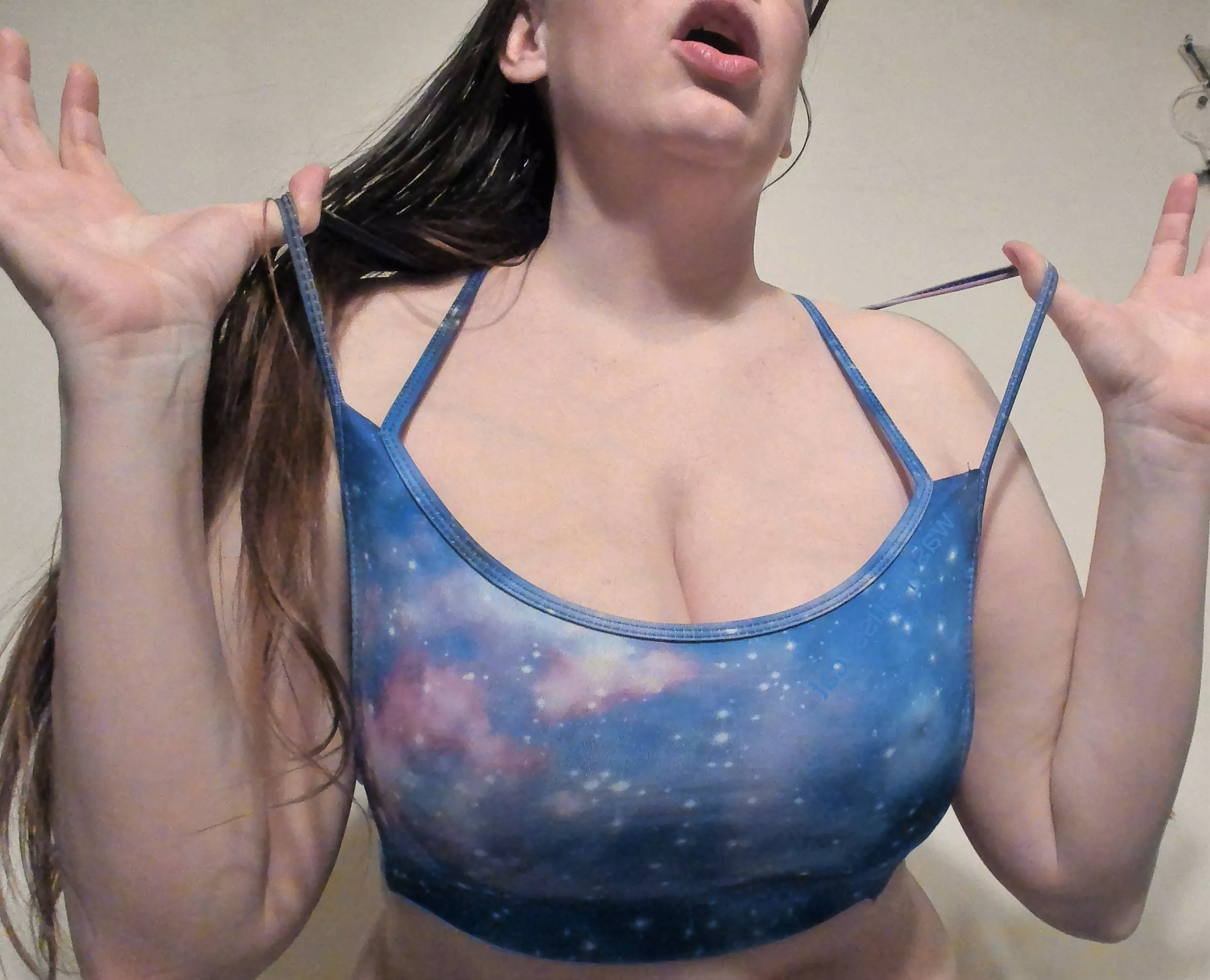 Clingy sweaty bra just for y'all posted by wasuppussycat