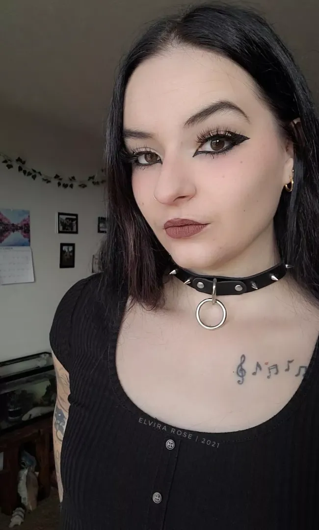 clip a leash to my collar posted by elvirarose_923