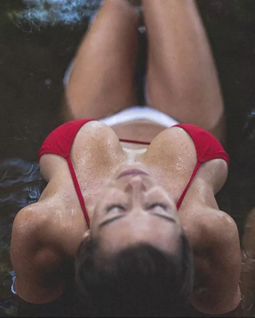 Close your eyes, still like the view 🙈 by Estephania_Ha