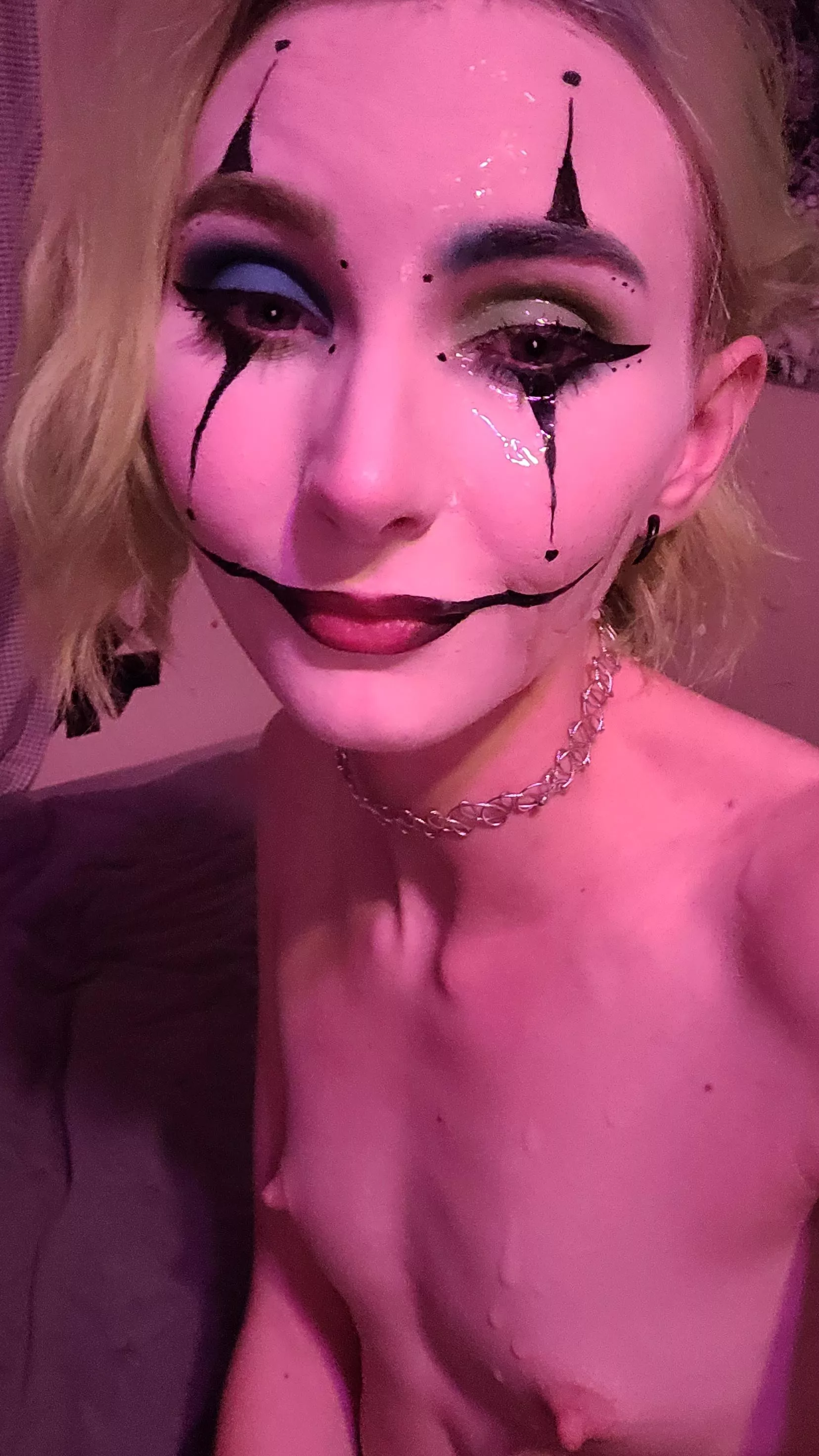 Clown posted by joyboy27