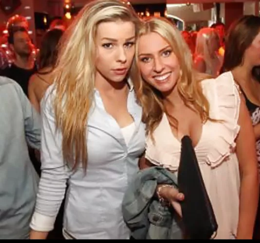 Club blondes by Chaturbater1
