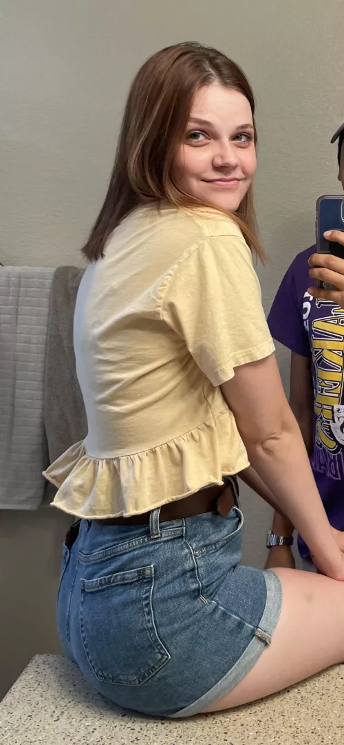 Cock my cousin’s bubble butt. Send tributes to my kik: 20022 by Johnn20022