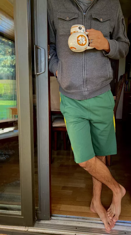 Coffee and feet. ☕️🦶🏻🦶🏻 by ArmenTamzariansBack