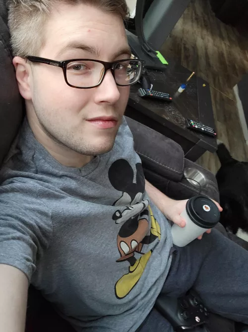 Coffee, cuddles, and mass effect? by CameroniBamboni94