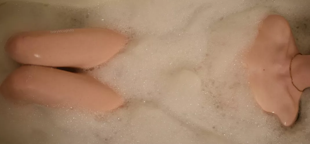 collarbones in a bubble bath by ivoryincognito