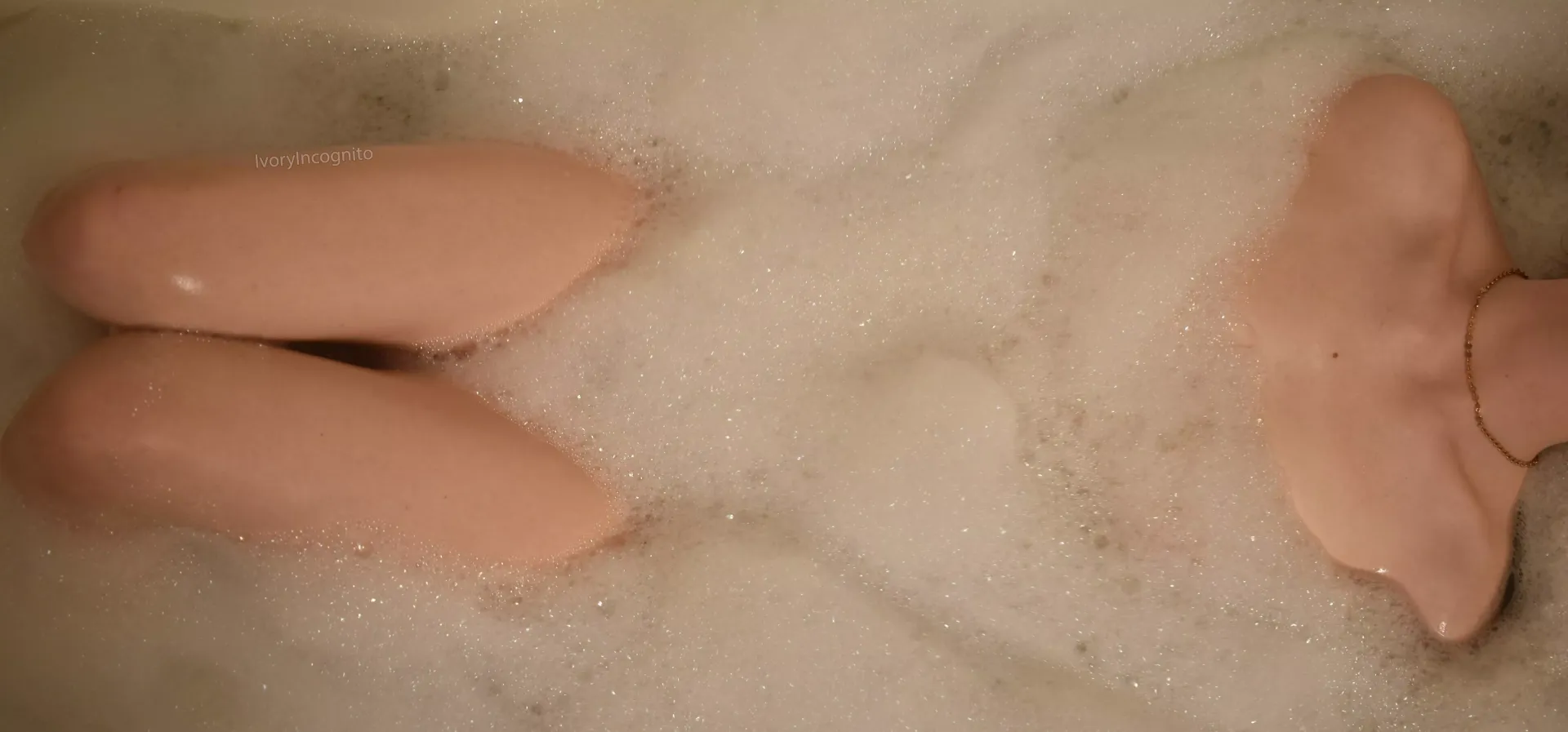 collarbones in a bubble bath posted by ivoryincognito