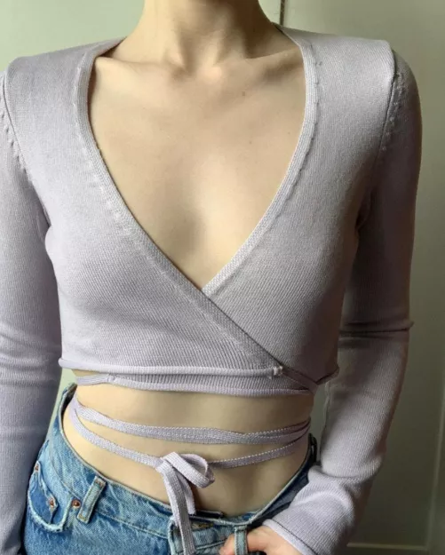 Collarbones so sharp, you'll be in danger of cutting your tongue should you run it along them! by WoodyDave79