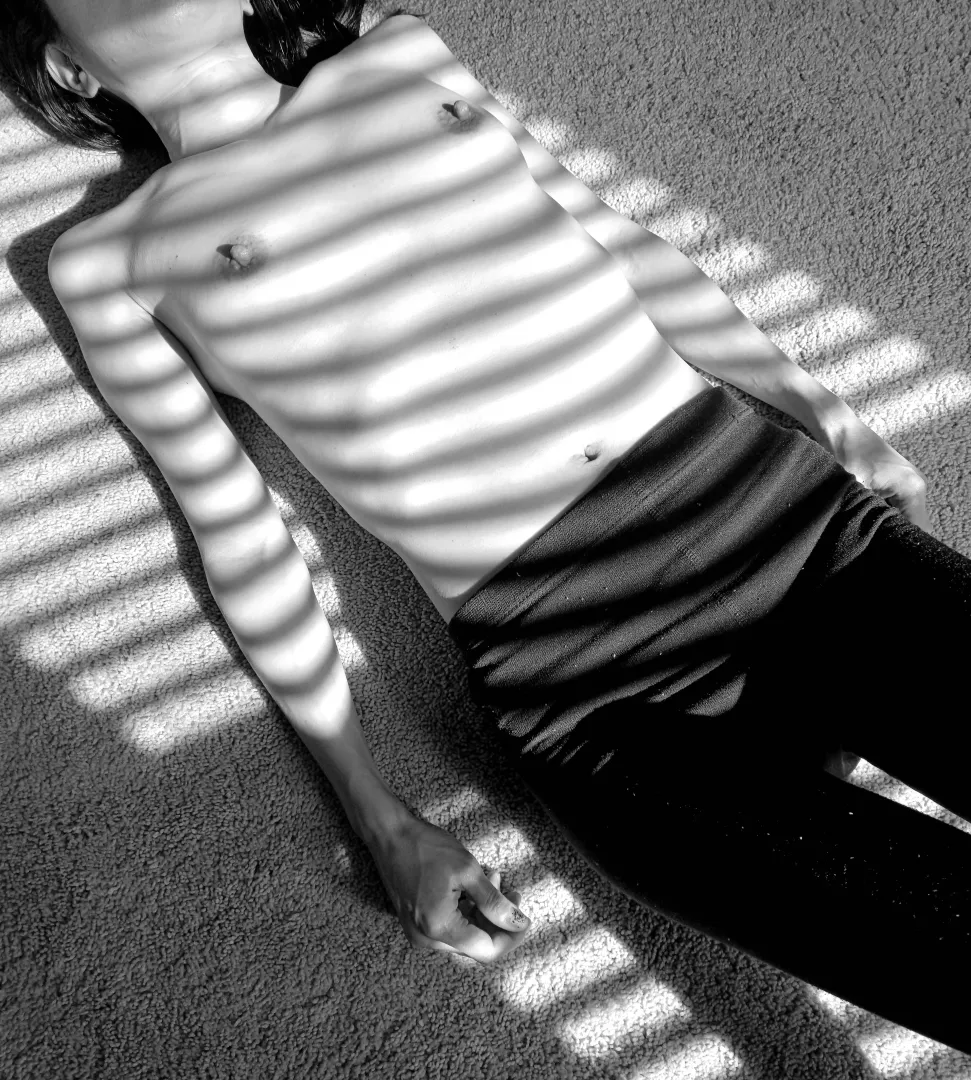 Collarbones, Sun-Stripes all glorious in my humble opinion (F)[OC] posted by jay28nyc