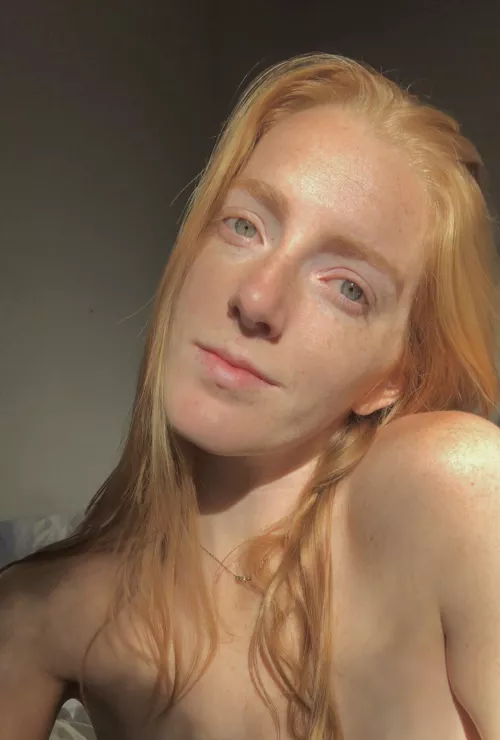 Come a little closer✨ by lovelylittlegigi