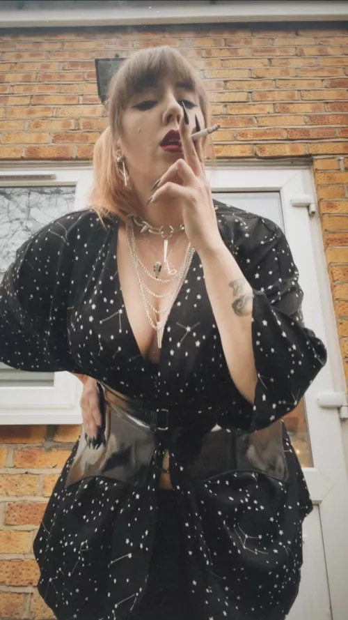 Come a little closer so I can make you mine. by MistressKomakino