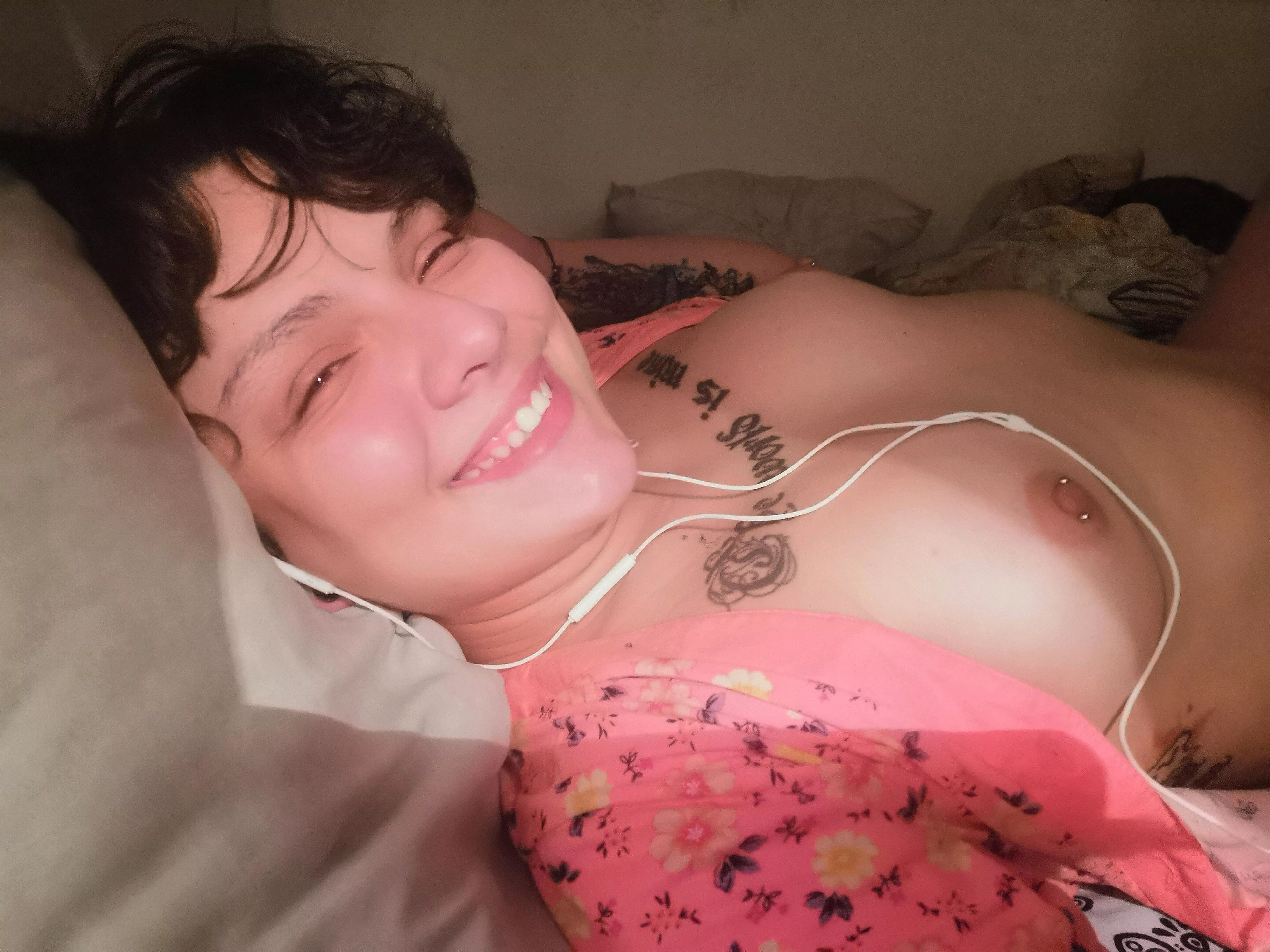 COME AND CHILL WITH ME 👄 I'm selling cam, sexting, cock ratings, gfe, anal, feet, custom and premades... INFO IN COMMENTS! [gfe][kik][snap] posted by lucifer_xxx