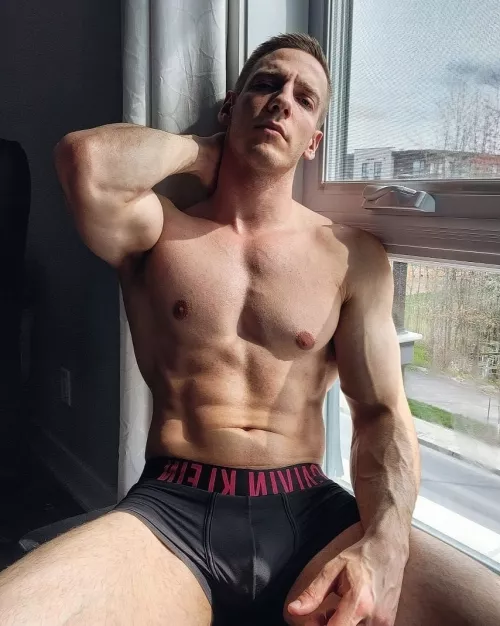 Come and sit next to me. We need to talk about us 😈 by John_fitness91